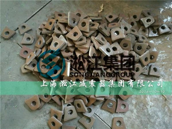 橡膠軟接頭防拉脫限位裝置加工中