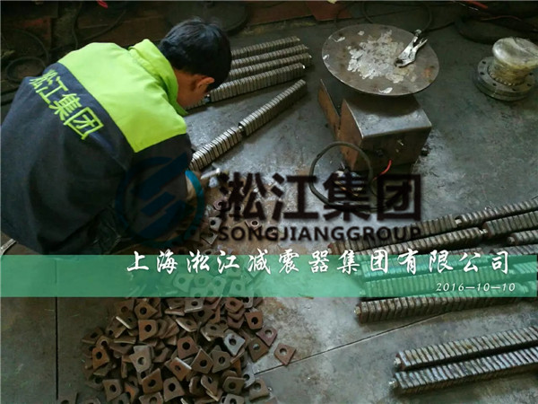 橡膠軟接頭防拉脫限位裝置加工中