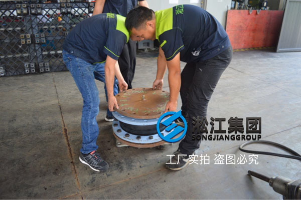 重慶14年竣工的大樓更換消防和生活水用的16和25kg橡膠軟接頭